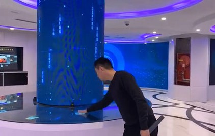 圓柱觸摸互動(dòng)顯示屏